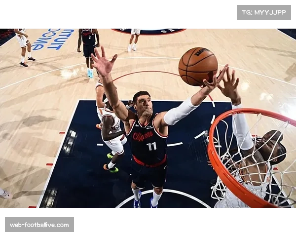 骑士阿伦面临热火冲击内线策略 过早陷入犯规危机将导致护框能力降级